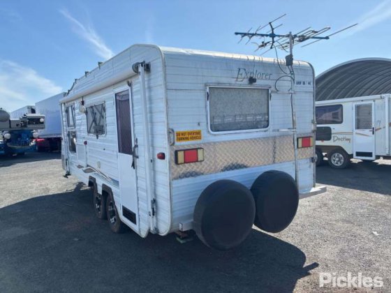 2001 指南针探险者