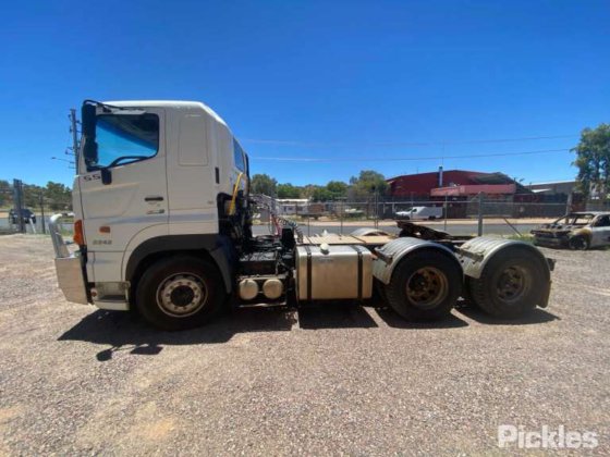 2014年式 日野700系 2848