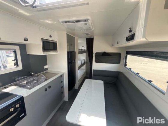 2023新纪元房车路灯猫头鹰