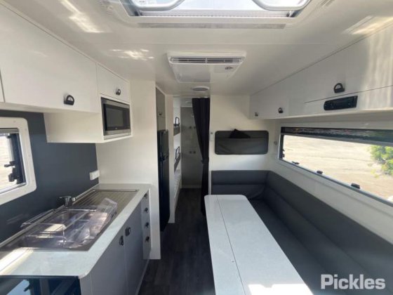 2023新纪元房车路灯猫头鹰