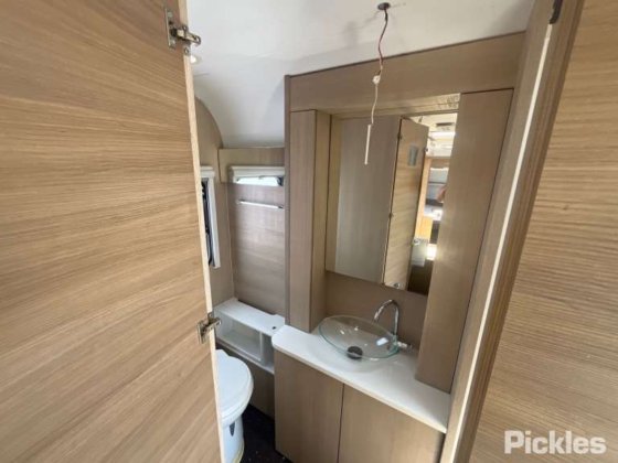 阿德里亚·阿多拉