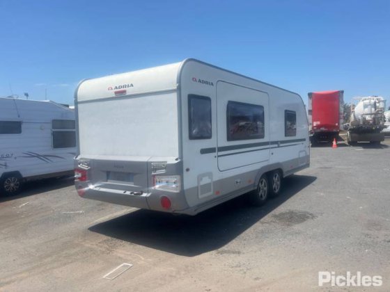 阿德里亚·阿多拉