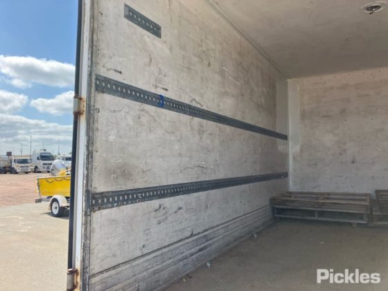 2003年日野ディトロU414