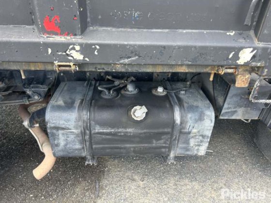 2011款日野300系列