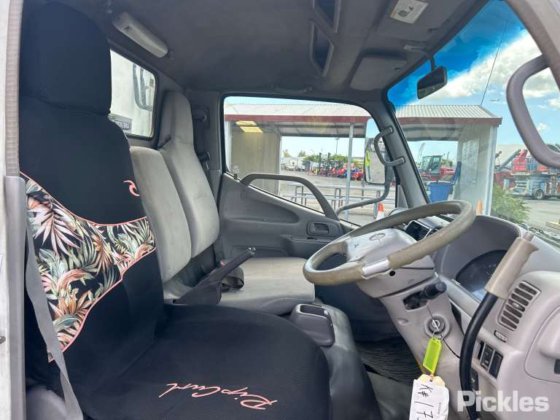 2011款日野300系列