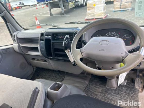 2011款日野300系列