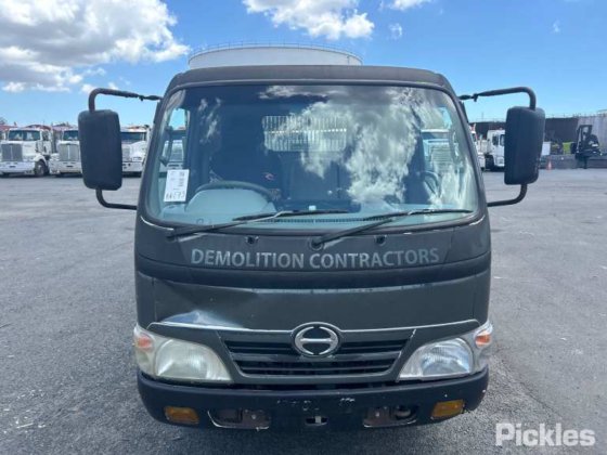 2011款日野300系列