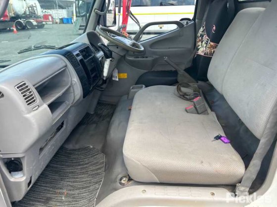 2011款日野300系列