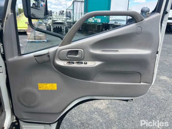 2011款日野300系列