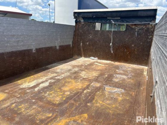 2011款日野300系列