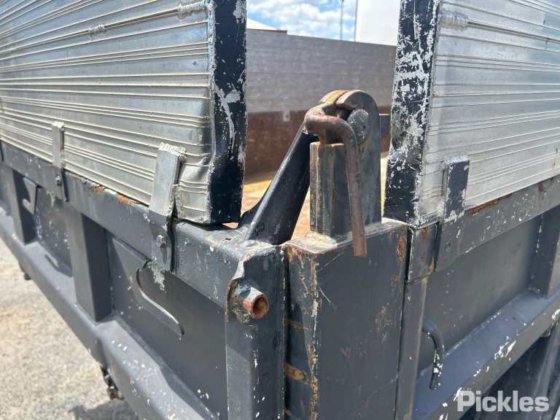 2011款日野300系列