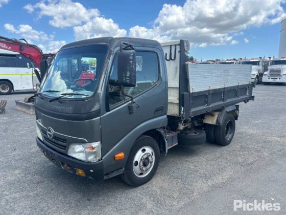 2011款日野300系列