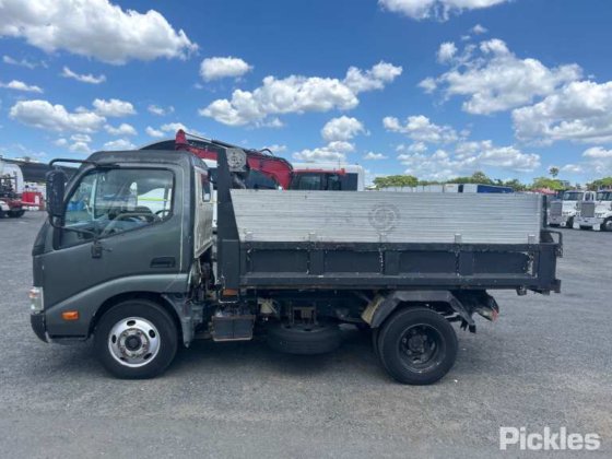 2011款日野300系列