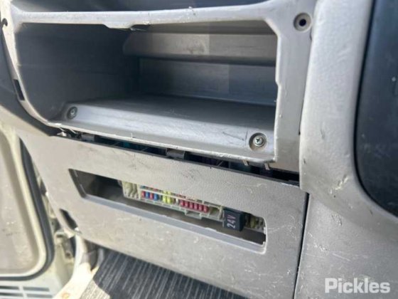 2011款日野300系列