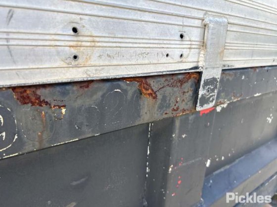 2011款日野300系列