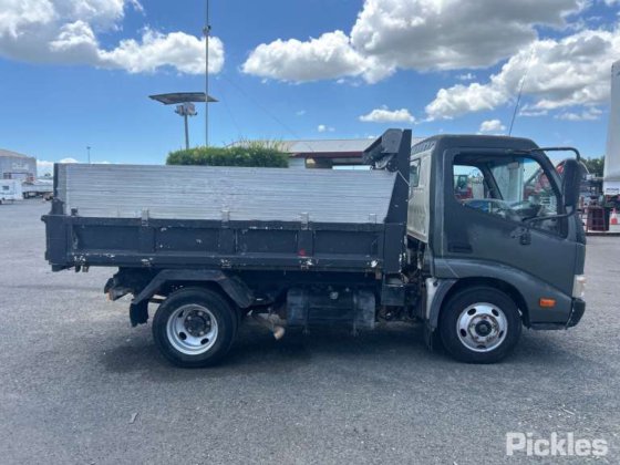 2011款日野300系列