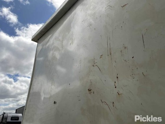 2000年摩尔三轴自卸车