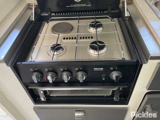 2018 Paramount Commander