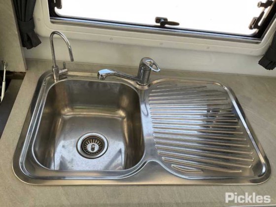 2018 Paramount Commander