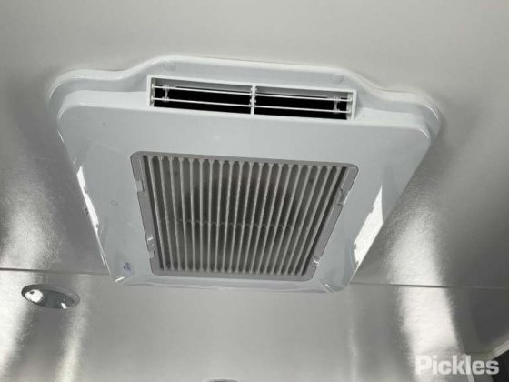 2018 Paramount Commander