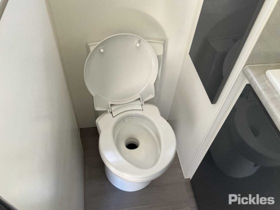 2018 Paramount Commander