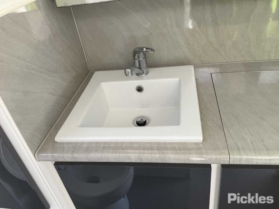 2018 Paramount Commander