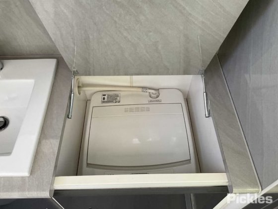 2018 Paramount Commander