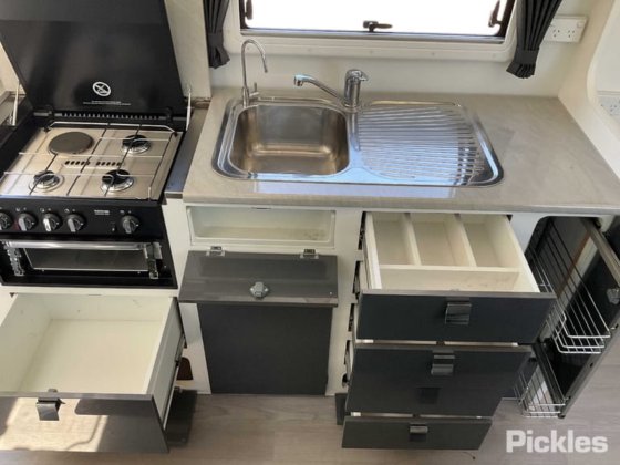 2018 Paramount Commander