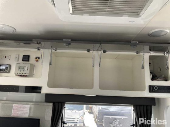 2018 Paramount Commander