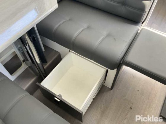 2018 Paramount Commander