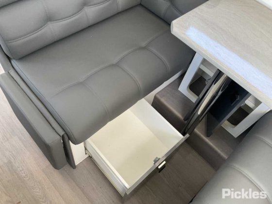 2018 Paramount Commander