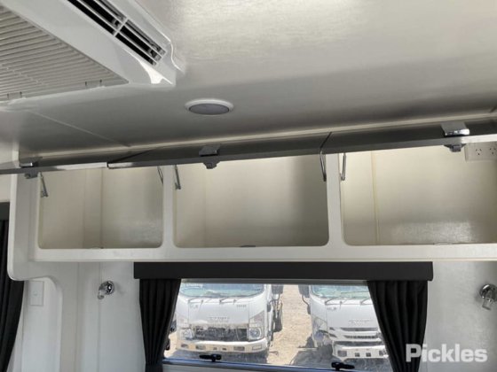 2018 Paramount Commander