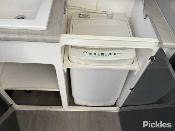 2018 Paramount Commander