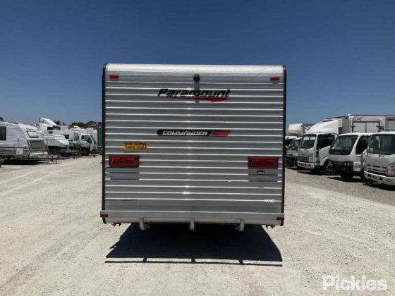 2018 Paramount Commander