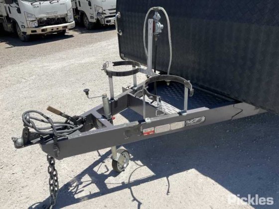 2018 Paramount Commander