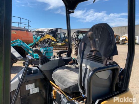 キャタピラー 301.7CR