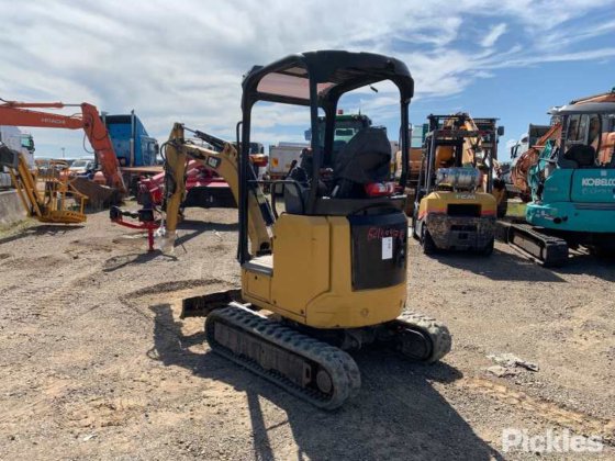 キャタピラー 301.7CR