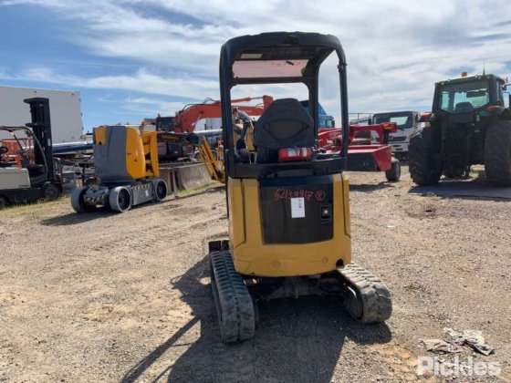 キャタピラー 301.7CR