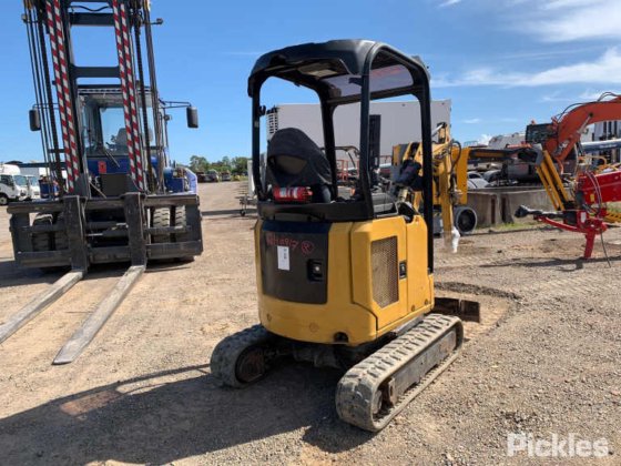 キャタピラー 301.7CR