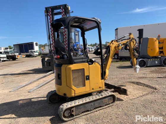 キャタピラー 301.7CR