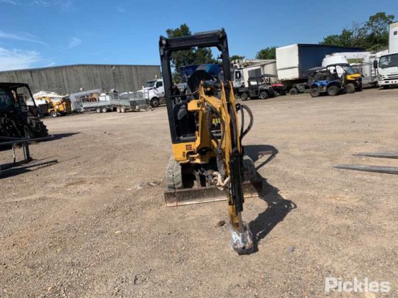 キャタピラー 301.7CR