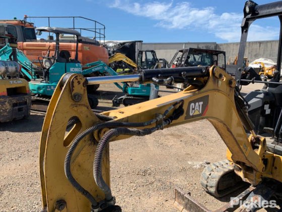 キャタピラー 301.7CR