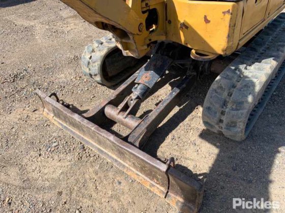 キャタピラー 301.7CR