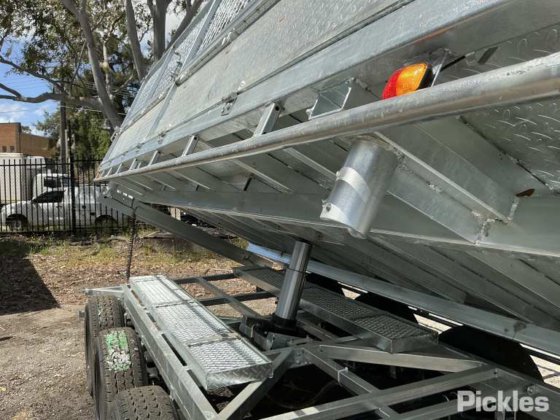 2025 绿色有限公司