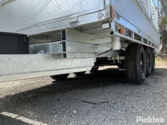 2025 绿色有限公司