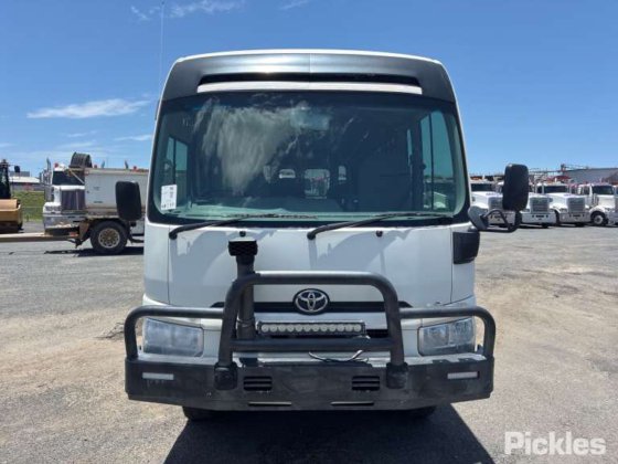 2019款丰田考斯特