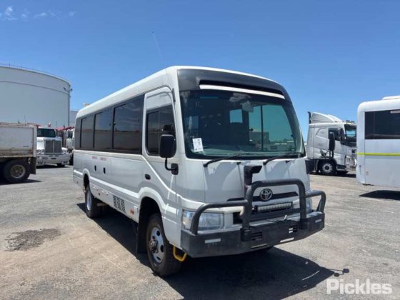 2019款丰田考斯特