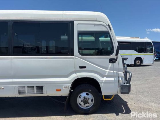 2019款丰田考斯特