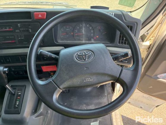 2019款丰田考斯特