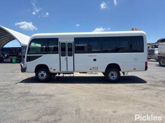 2019款丰田考斯特